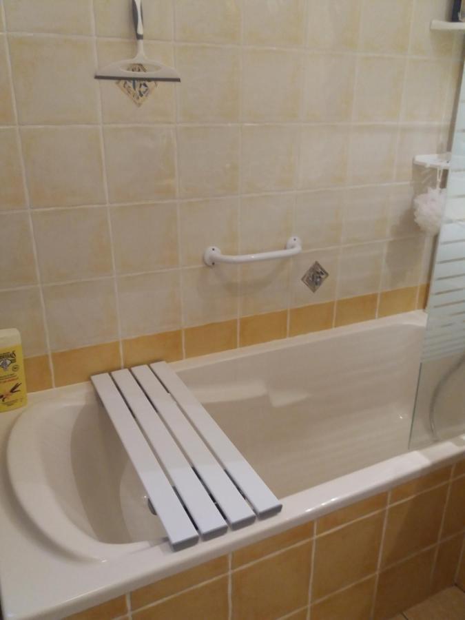 Quarto em Acomodações Particulares D'hotes Dans Avec Piscine Chez Raphaele *