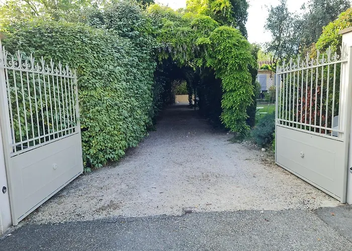 Chambres D\'Hotes Dans Villa Avec Piscine Chez Raphaele