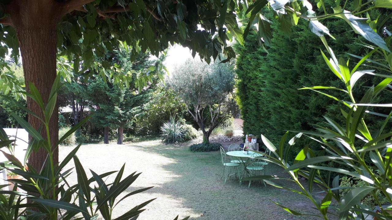 D'hotes Dans Avec Piscine Chez Raphaele Homestay