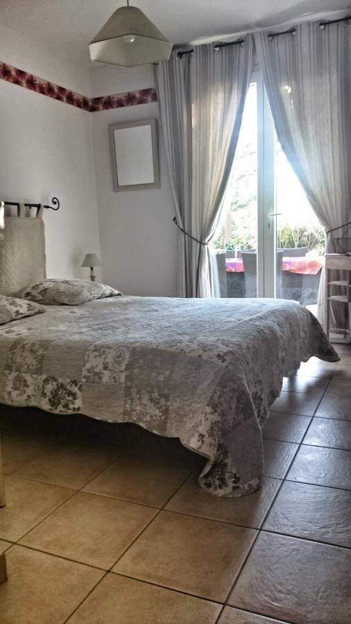 Homestay D'hotes Dans Avec Piscine Chez Raphaele *